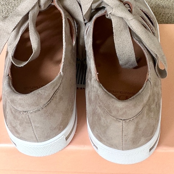 🐕L’Amour Des Pieds Kanav Taupe Suede Cutout Sneakers - Size 8.5 - NWT🐕 - Picture 3 of 8